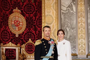 Βασιλιάς Frederik | Αποκαλύφθηκε η νέα του υπογραφή (και έχει μία σημαντική ομοιότητα με του βασιλιά Καρόλου)