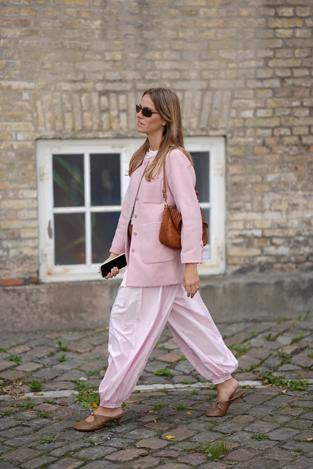 Αυτό το παντελόνι από τη Zara είναι ο ορισμός της άνετης κομψότητας