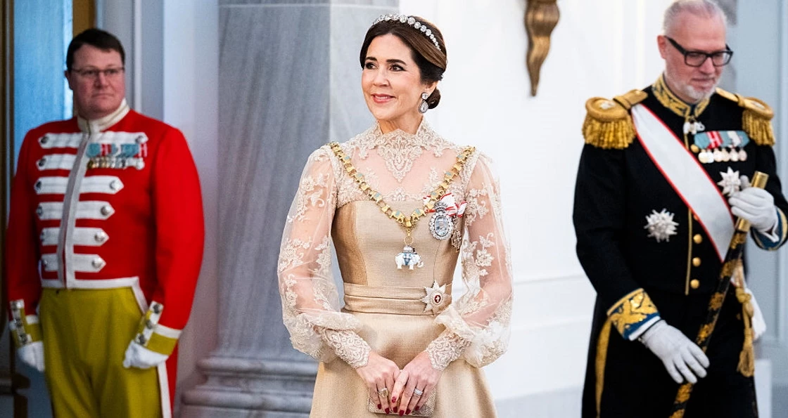 Mary της Δανίας | Γιατί την κατηγορούν ότι αντέγραψε την Kate Middleton στην τελευταία της εμφάνιση me τιάρα;