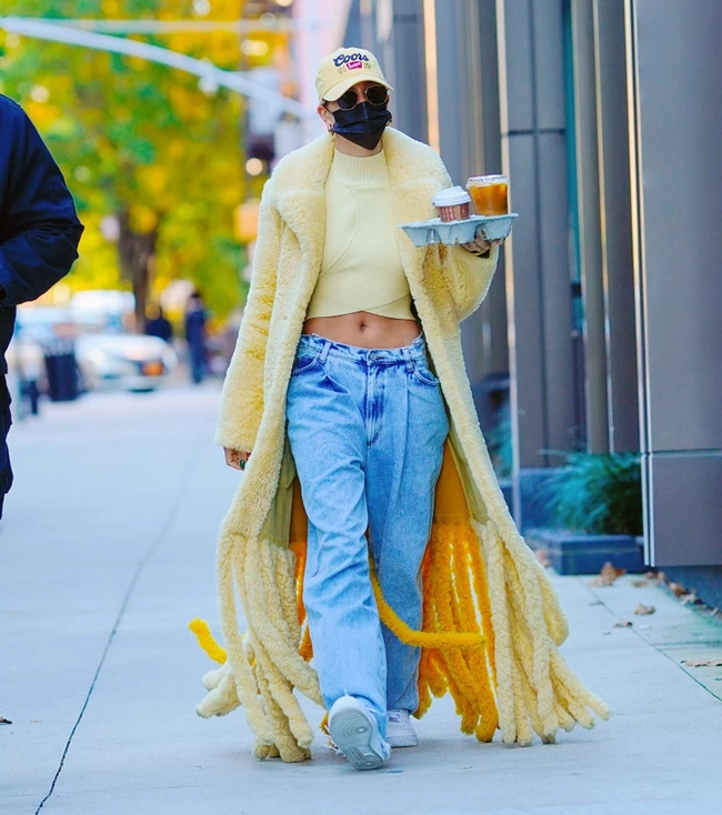 Celebrities Hailey Bieber