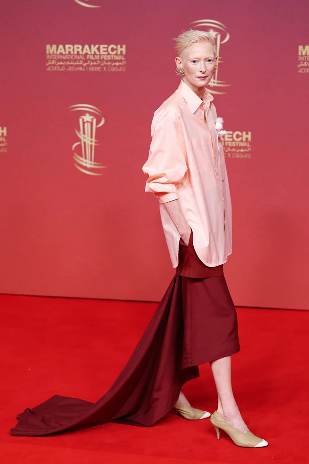 Η Tilda Swinton με Chanel look στο κόκκινο χαλί