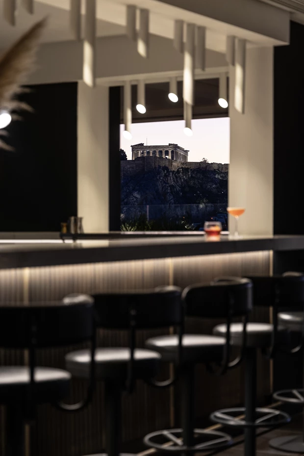 Whispers Athens | Το απόλυτο rooftop spot στο Σύνταγμα που "ψιθυρίζει" τη δική του γαστρονομική ιστορία