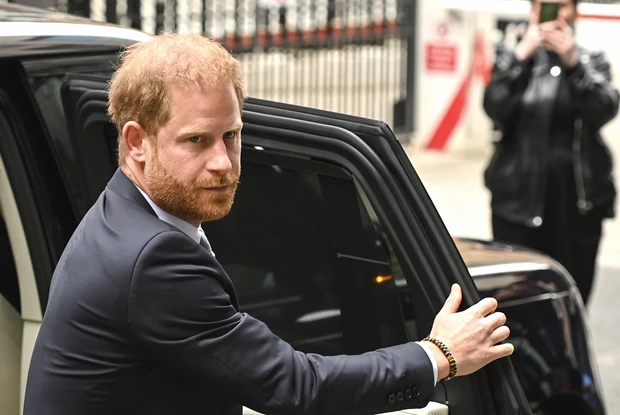 Επιστροφή στο Λονδίνο για τον πρίγκιπα Harry