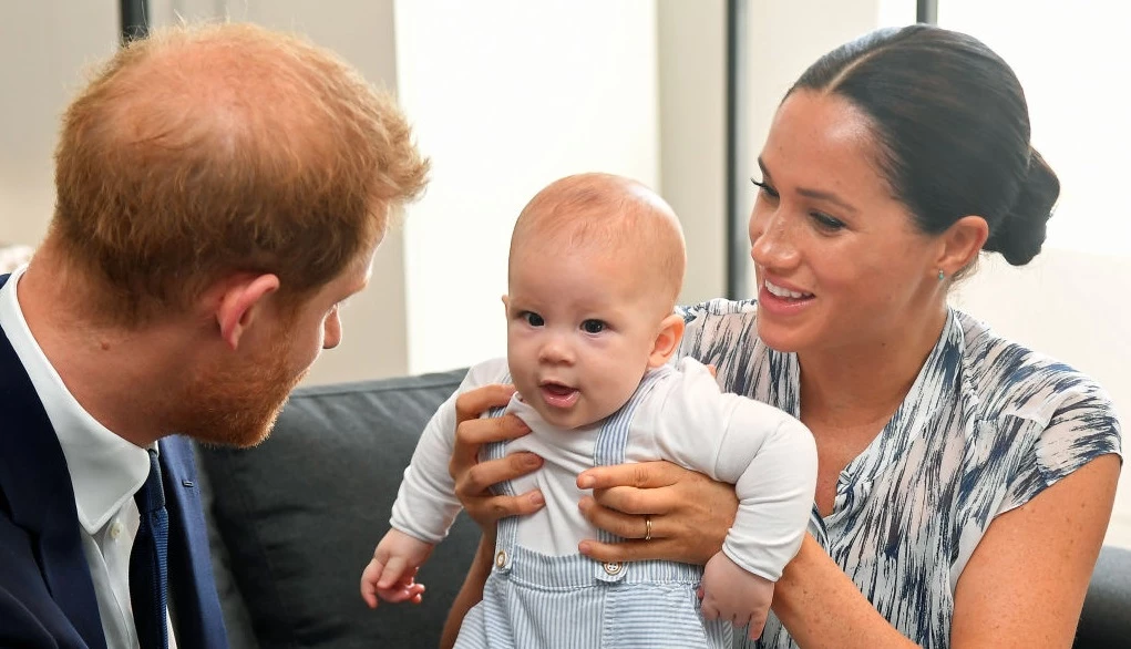 Meghan Markle | Τα συμβολικά δώρα που έφερε στον πρίγκιπα Archie και τη Lilibet από τον Καναδά