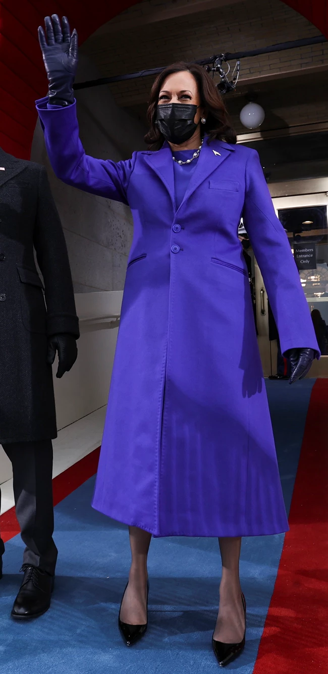 Πώς οι celebrities είχαν προβλέψει το χρώμα του Pantone Institute για το 2022