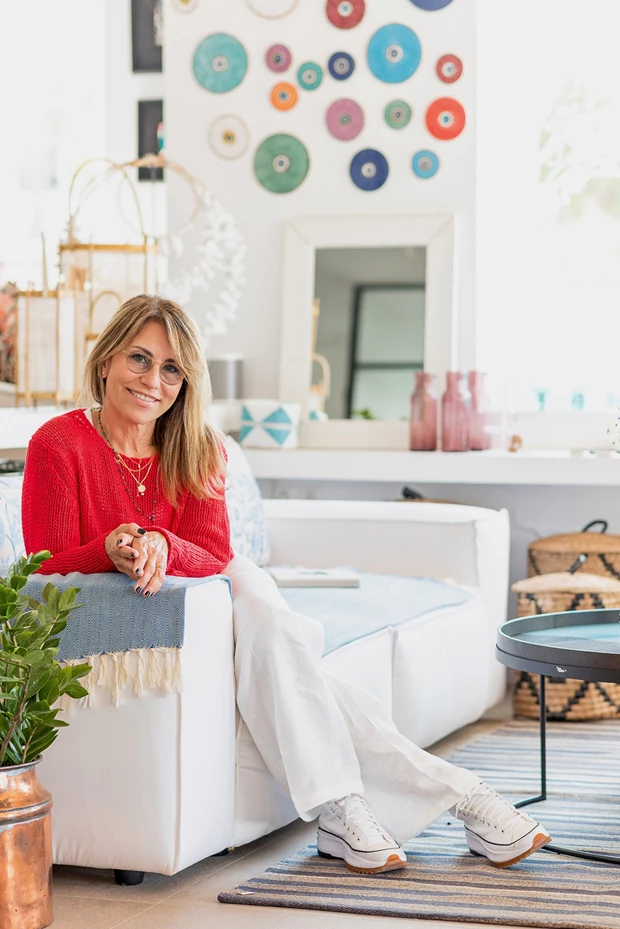 Τίνα Βασιλικού | Η αρχιτέκτονας εσωτερικών χώρων και συνιδρύτρια του Two’s Concept Store μας προσκαλεί σε μια μυστική απόδραση στο Αιγαίο