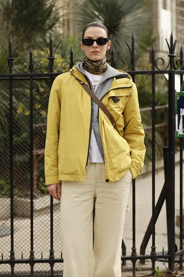 Γιατί αξίζει να φορέσετε neutral jeans αυτή την άνοιξη