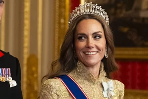 Βασίλισσα Mary της Δανίας | Η υφή του jacket της είναι αυτή που θα φορεθεί περισσότερο αυτό το φθινόπωρο