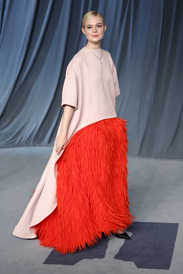 H Elle Fanning με Balenciaga.