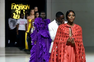 Η Naomi Campbell ανοίγει ένα pop-up για να ενισχύσει το Fashion For Relief