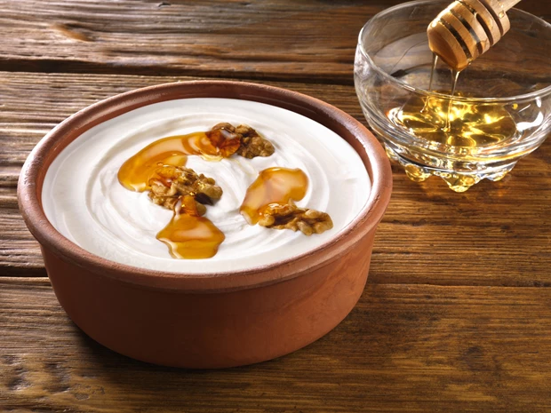 γιαούρτι με μέλι και καρύδια