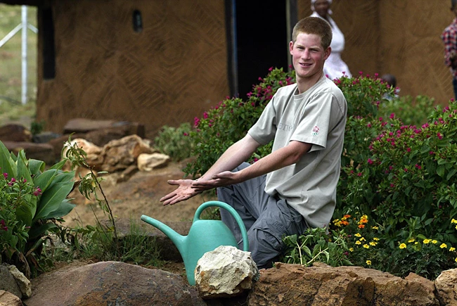 Πρίγκιπας Harry | Oι καλύτερες φωτογραφίες από τα ταξίδια 20 χρόνων στο Λεσότο