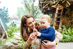 Ο πρίγκιπας William, η Kate Middleton και τα παιδιά τους χειροκροτούν τους εργαζόμενους της υγειονομικής περίθαλψης