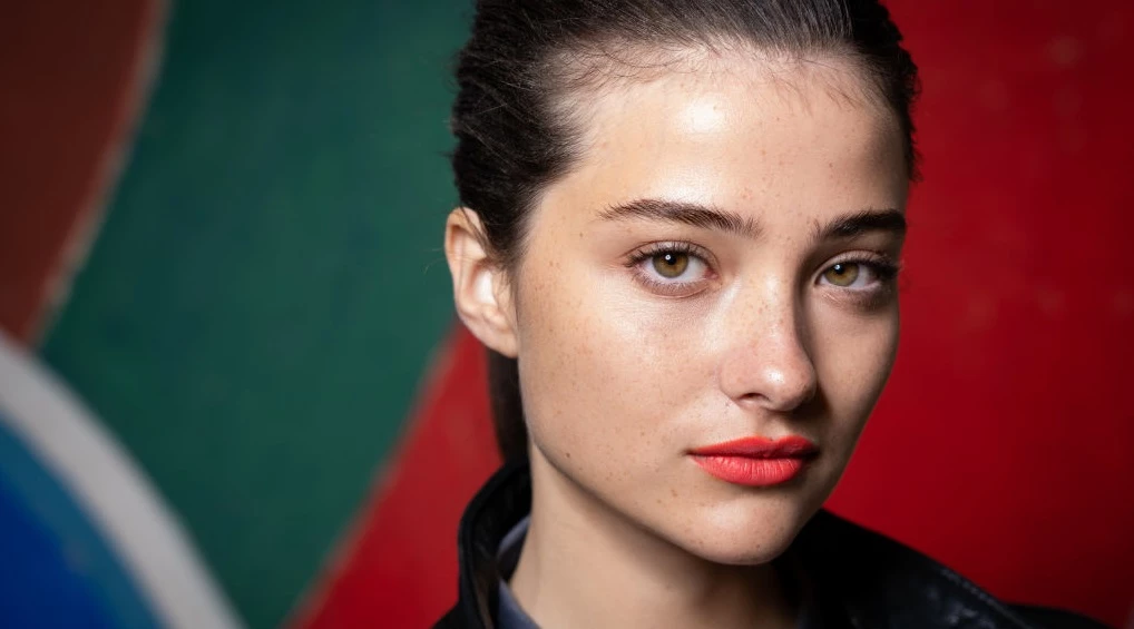 3 τρόποι να αποκτήσετε μακριές και πυκνές βλεφαρίδες μετά τα 50