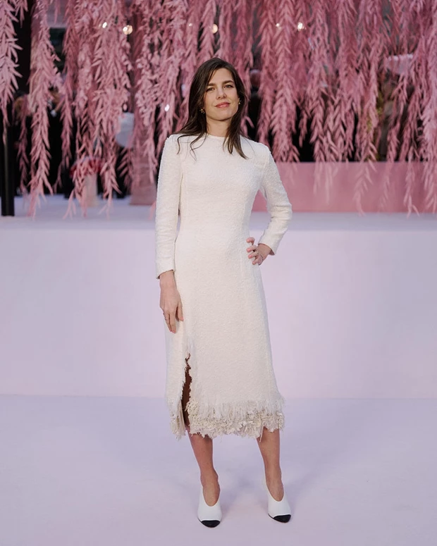 Charlotte Casiraghi | Η συνάντηση με τη μητέρα του πρώην συζύγου της στο show της Chanel