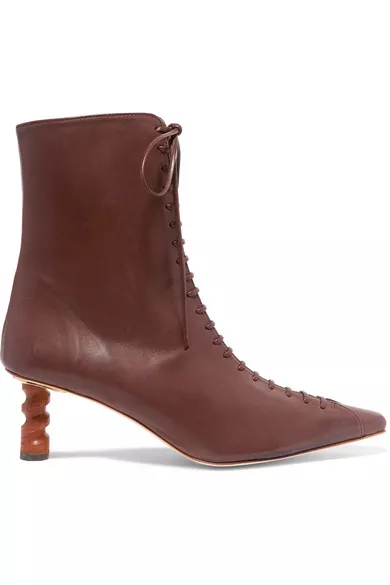 Με sculptural heels