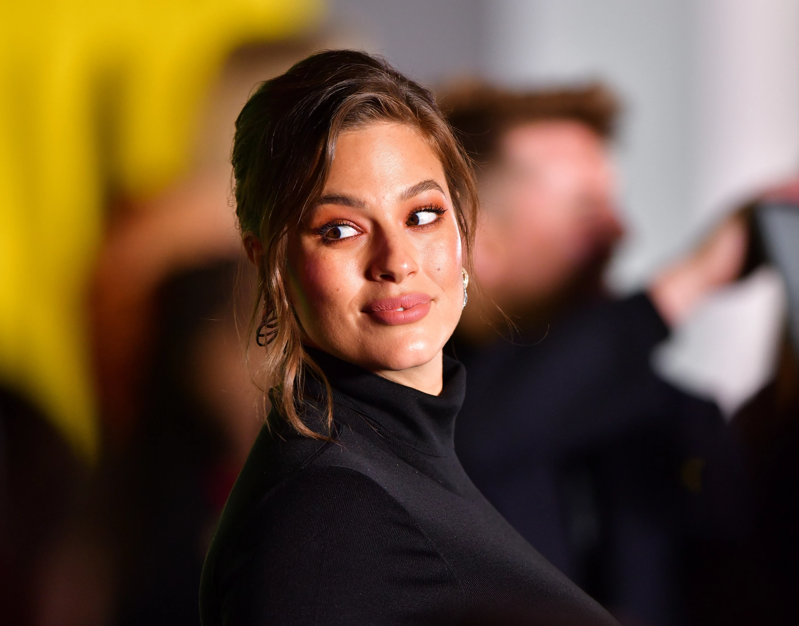 Η Ashley Graham δείχνει τις ραγάδες της στην πιο body positive φωτογραφία της ημέρας