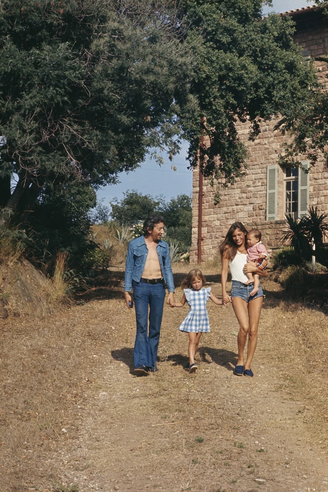 Το effortless cool στιλ της Jane Birkin θα μας εμπνέει πάντα