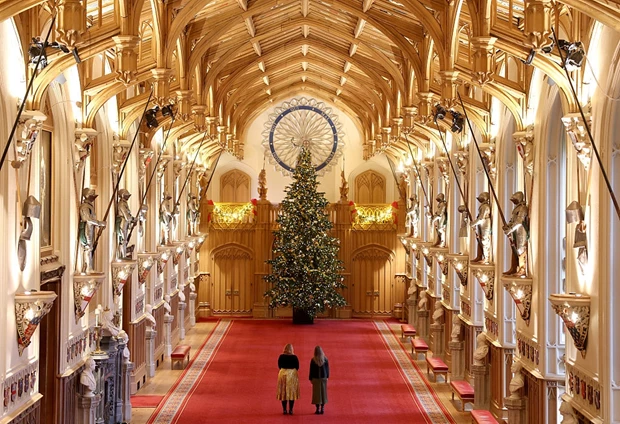 Βασιλιάς Κάρολος | Μεγαλοπρεπής στολισμός φέρνει τα Χριστούγεννα στο Windsor