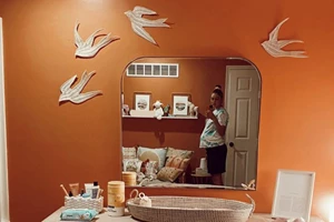 Το νέο hair look της Bella Hadid είναι ένα πλατινέ pixie