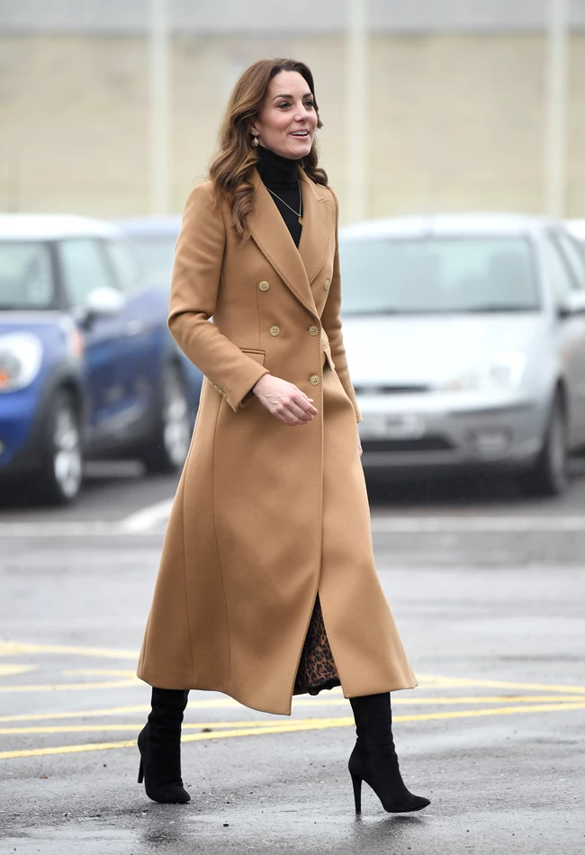 Camel παλτό και λεοπάρ φούστα | Η Kate Middleton έκανε τον πιο απλό statement συνδυασμό