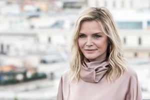 Η Paulina Porizkova τολμά και ποζάρει γυμνή, στέλνοντας ένα ηχηρό μήνυμα για τους πατριαρχικούς κανόνες