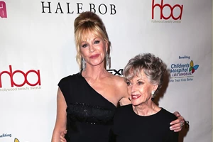 Melanie Griffith | Σπάνια βραδινή έξοδος με την κόρη της, Stella, καρπό του έρωτά της με τον Antonio Banderas