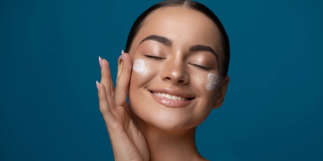 5 προϊόντα που μειώνουν αισθητά όλες τις ατέλειες στο πρόσωπο