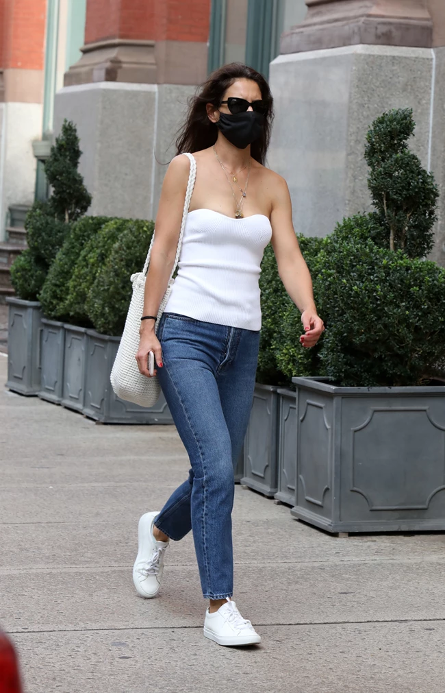 Η Katie Holmes με μία ακόμη casual chic εμφάνιση στους δρόμους της Νέας Υόρκης