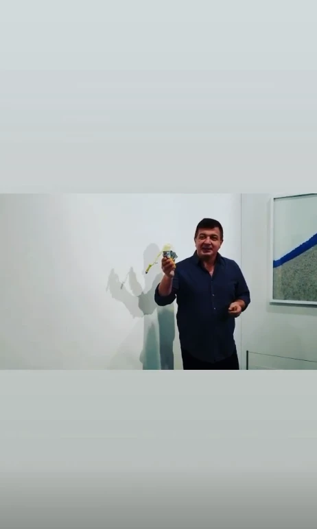 Μια μπανάνα - έργο τέχνης, αξίας 120 χιλιάδων δολαρίων, καταναλώθηκε από έναν "πεινασμένο" καλλιτέχνη στο Art Basel