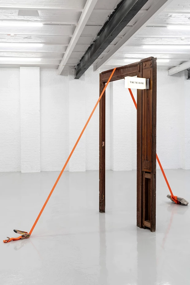 Blue Moon | Ο Γιώργος Μαραζιώτης παρουσιάζει μία από τις πιο σύγχρονες εκθέσεις που μπορείτε να δείτε φέτος σε ελληνικό νησί