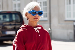 Gray Hair | 10 διαφορετικές αποχρώσεις για να υιοθετήσετε την τάση μετά τα 50