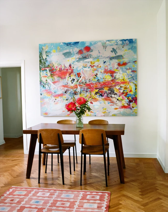 Η σημασία που η Giovanna Battaglia δίνει στην τέχνη αλλά και στα βιβλία είναι φανερή σε κάθε γωνιά του σπιτιού.