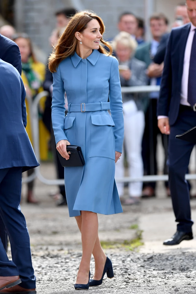 Η Kate Middleton φόρεσε ξανά το chic μπλε Alexander McQueen παλτό της