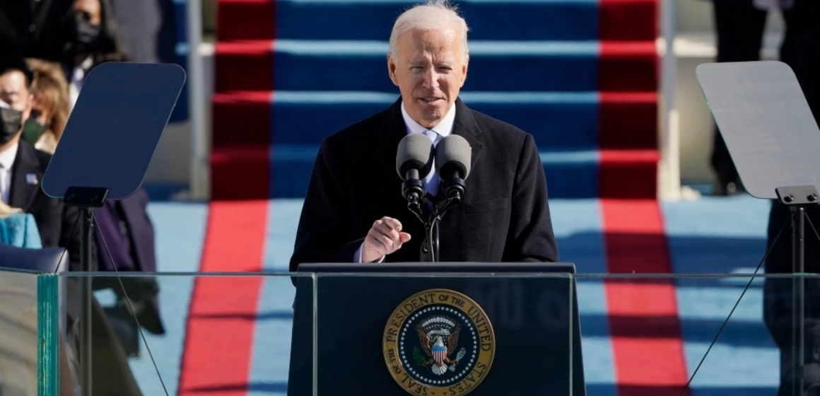 Η Chrissy Teigen ένας από τους 11 ανθρώπους που ακολούθησε ο Joe Biden ως @POTUS στο Twitter