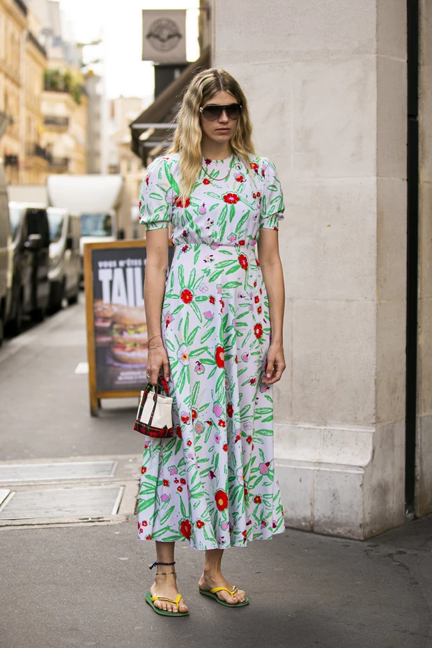 εμπριμέ φόρεμα