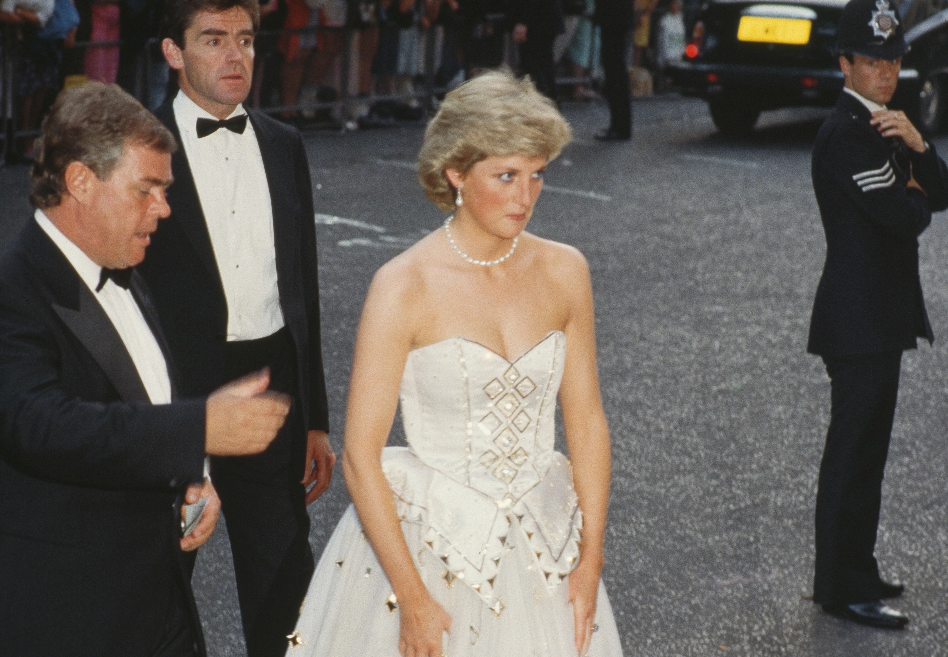 Kate Middleton | Κάνει ένα γενναίο βήμα στο power dressing