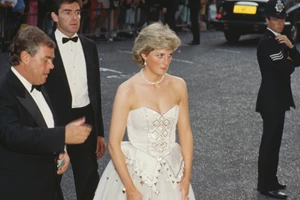 Kate Middleton | Κάνει ένα γενναίο βήμα στο power dressing