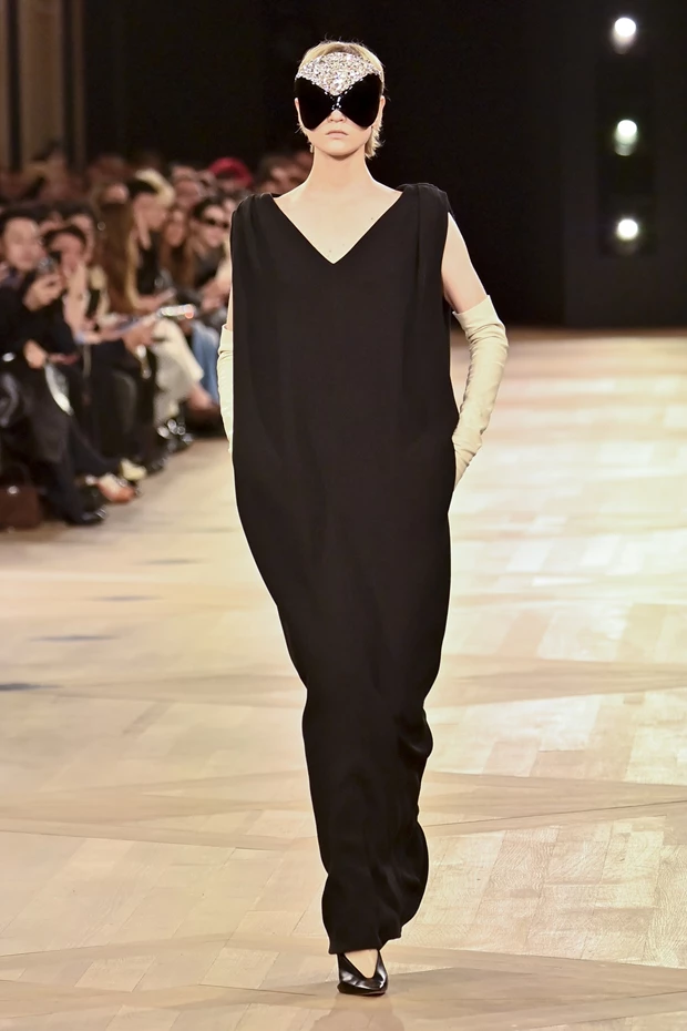 Άποψη | Τελικά, κατάφερε ο Pierpaolo Piccioli να κατευνάσει το πνεύμα του Cristóbal Balenciaga;