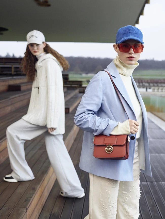 Μια Κυριακή στον Iππόδρομο | O οίκος Longchamp επιστρέφει στις ρίζες του με την FW'23 συλλογή