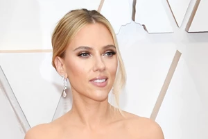 Η Scarlett Johansson για τη μητρότητα: "Ήταν λες και ήμουν σε μια συναισθηματικά κακοποιητική σχέση"