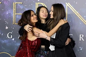 Without Blood | Κυκλοφόρησαν οι πρώτες φωτογραφίες από τα γυρίσματα της ταινίας που σκηνοθετεί η Angelina Jolie