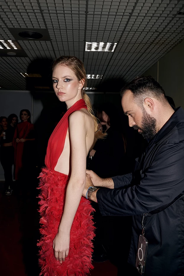 Άγγελος Τσακίρης | Οι λεπτομέρειες μιας τυπικής ημέρας του σχεδιαστή μόδας