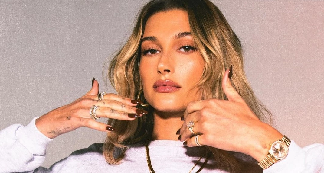 Get the Glow | 5 προϊόντα για να αποκτήσετε τη λαμπερή επιδερμίδα της Hailey Bieber