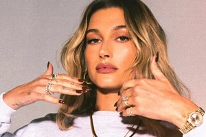 Get the Glow | 5 προϊόντα για να αποκτήσετε τη λαμπερή επιδερμίδα της Hailey Bieber