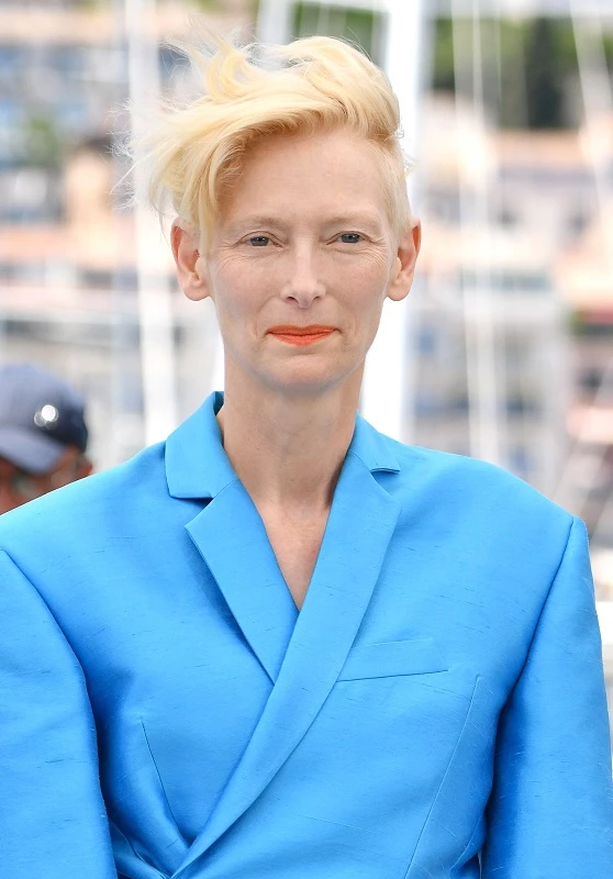 κοντά κουρέματα 2021