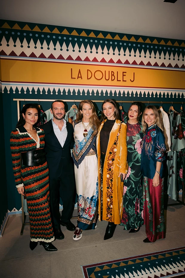 Ζέτα Τσακούμη, Χριστίνα Κανελλοπούλου, Ntarya Osho, J.J. Martin, Δημήτρης Τσακούμης και Υπαπαντή Βασίλα