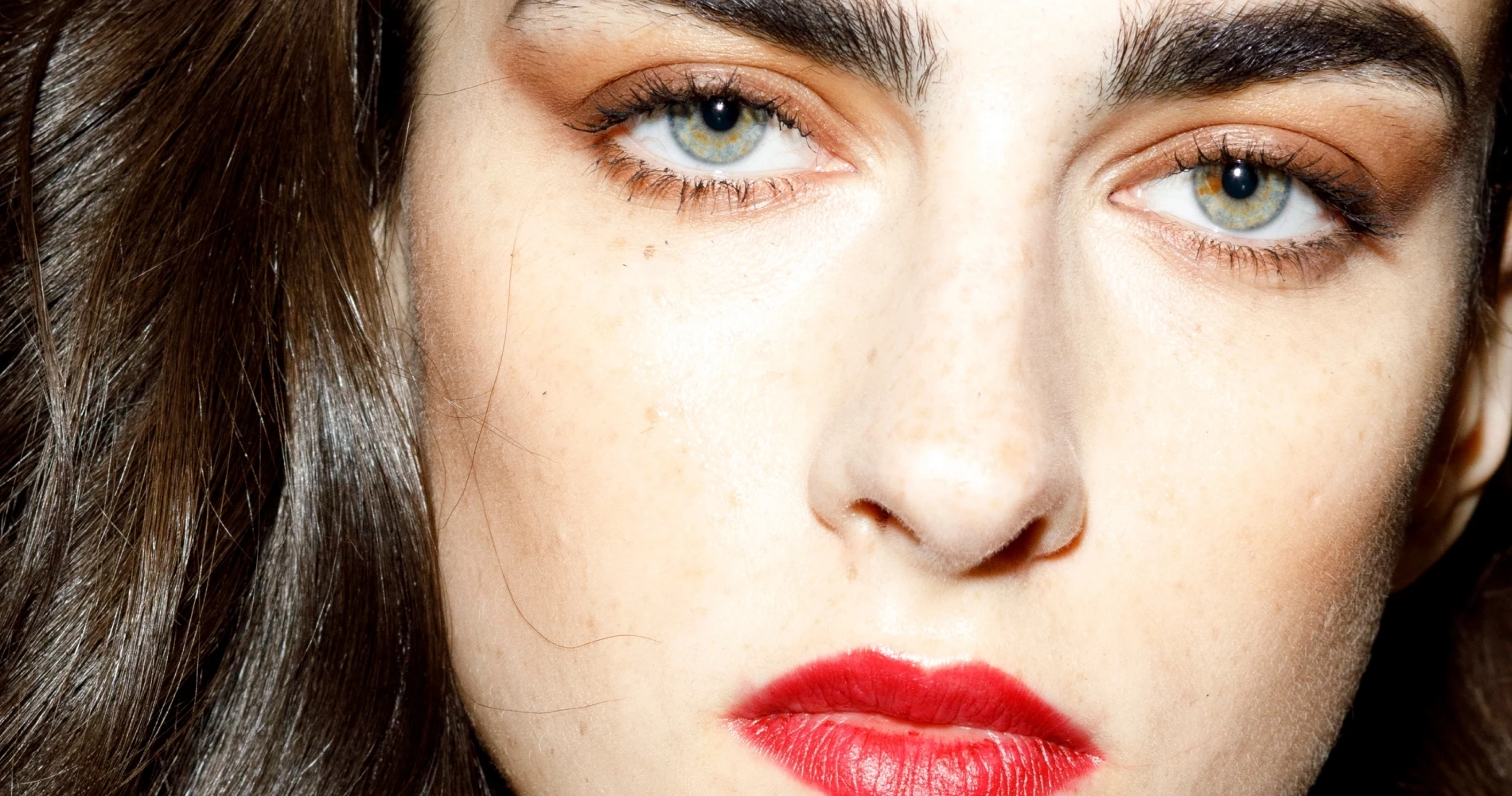 5 αλάνθαστες συμβουλές για να δημιουργήσετε ένα sexy βραδινό μακιγιάζ