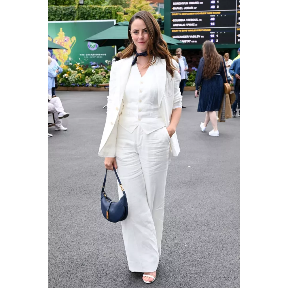 To three-piece κοστούμι αναβαθμίζει το ανδρόγυνο look