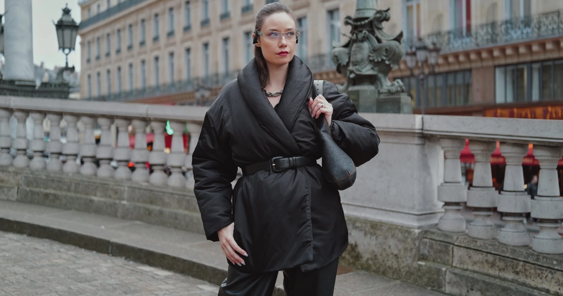 Η stylish ζακέτα που θα σας κρατήσει ζεστή ακόμη και στους -10 βαθμούς Κελσίου